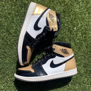 Air jordan 1 gold toes